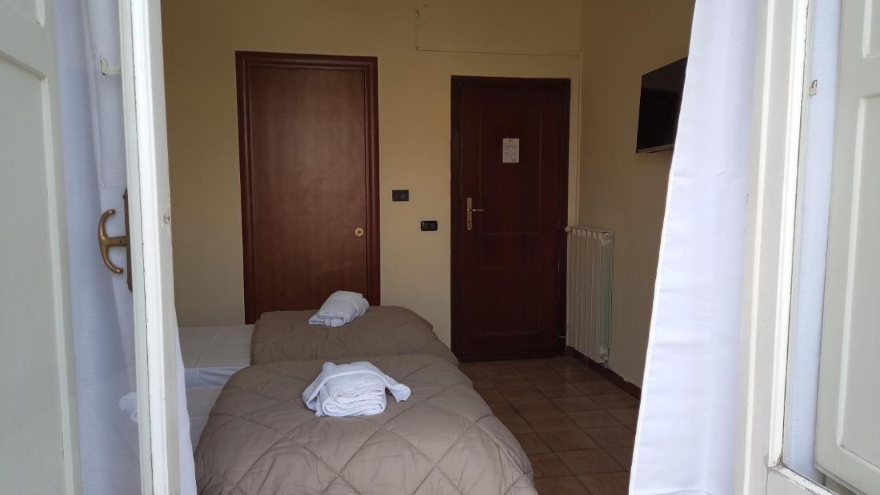 Hotel Eliseo Napoli Exterior photo